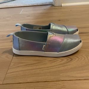 Tom’s Youth Size 3 Slip on shoes. Brand new never been worn .